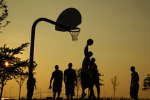 let´s play basketball !