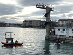 Let’s see the arrival, the pedalling man on Lac Leman Photo